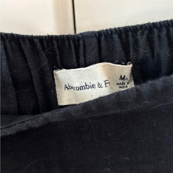 Abercrombie & Fitch Sloane Crepe Tailored Wide Leg Pant | Size M - Picture 3 of 3